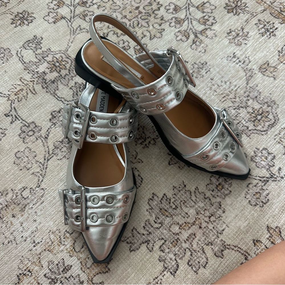 Steve Madden Silver Buckle Straps Sandals